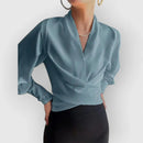 Marie elegant bluse med V-hals og lange ærmer