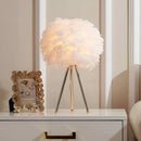 FeatherLuxe - Lampe med fjerdesign og blød varm belysning