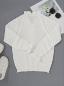 Femke sweater med flæser og dekorative knapper