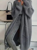 Wrap - Lang cardigan til kvinder med kabelstrik og rund hals