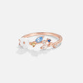 Lara - Elegant ring med blomsterdetaljer og moderne design