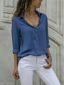 Emily - Elegant bluse med knaplukning og oprullede ærmer