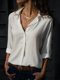 Emily - Elegant bluse med knaplukning og oprullede ærmer