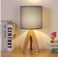 Moderne træbordlampe med hørskærm