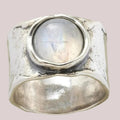 LunaMist - Elegant ring med måneinspireret midtpunkt og