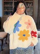Blomsterstrikket sweater i blødt stof