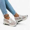 Amanda - Slip-on sneakers med kileformet sål &