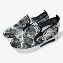 Amanda – Slip on sneakers med kileformet sål og blomsterbroderidetaljer