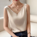 Mabel – Moderigtig bluse med V-hals og ærmeløst design