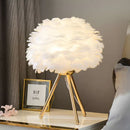 FeatherLuxe - Lampe med fjerdesign og blød varm belysning